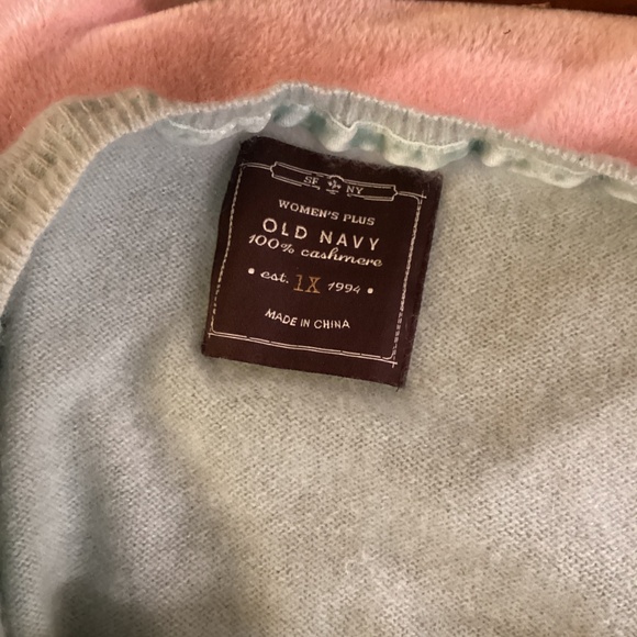 Old Navy women’s plus 100% cashmere sweater - Picture 2 of 5